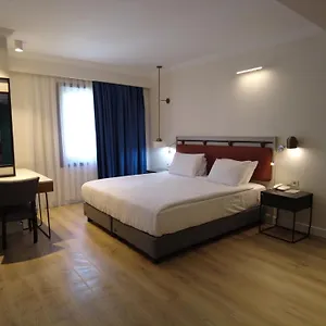 4* מלון Feronya